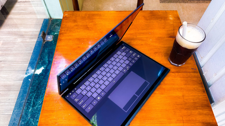 Virtual keyboard on Asus ZenBook Duo (2024)