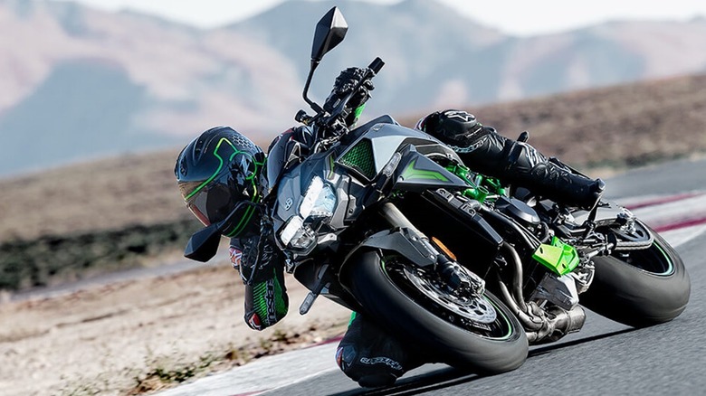 2025 Kawasaki Z H2 SE ABS on track