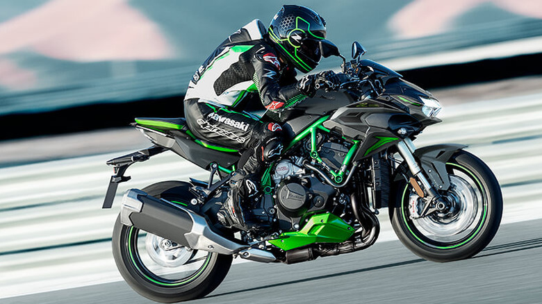 2025 Kawasaki Z H2 SE ABS reaching fast speed