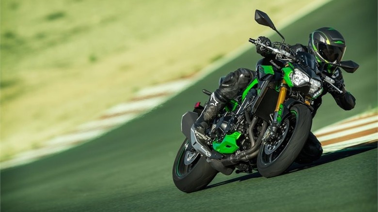 2024 Kawasaki Z900 SE at track