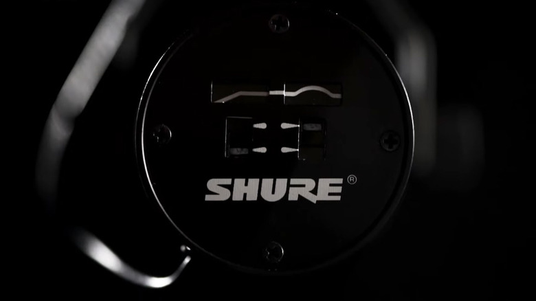 back of a Shure SM7B microphone