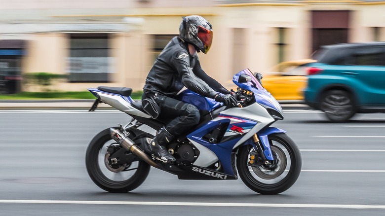 Motorcyclist going too fast on GSX-R750