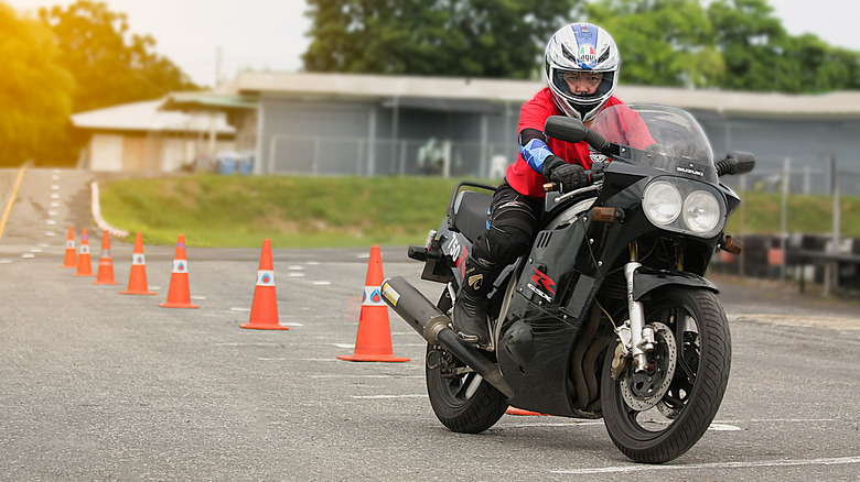 GSX-R750 on training course