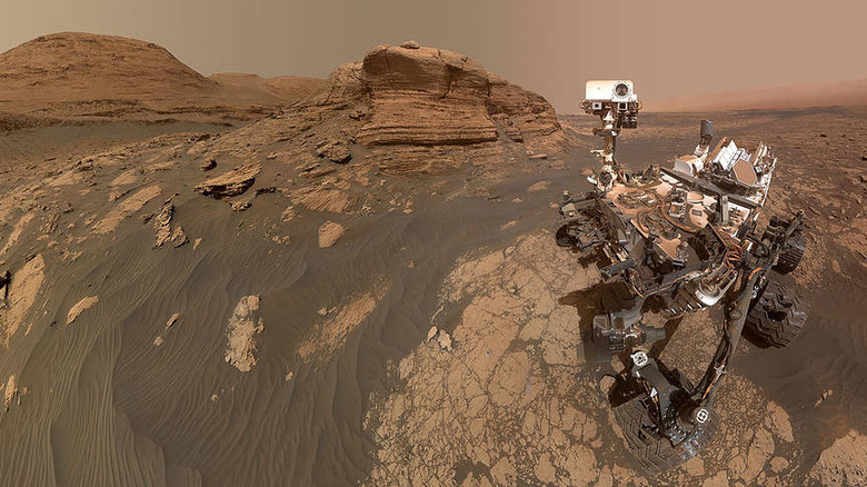 NASA rover Curiosity takes a selfie on Mars, Gale Crater 