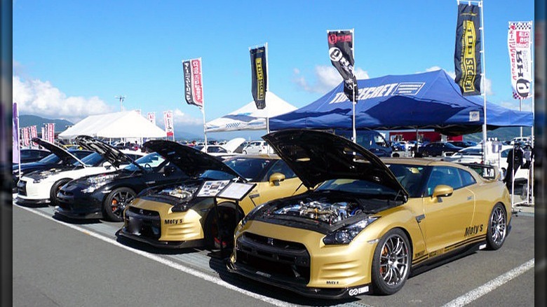 Top Secret golf GT-Rs at event