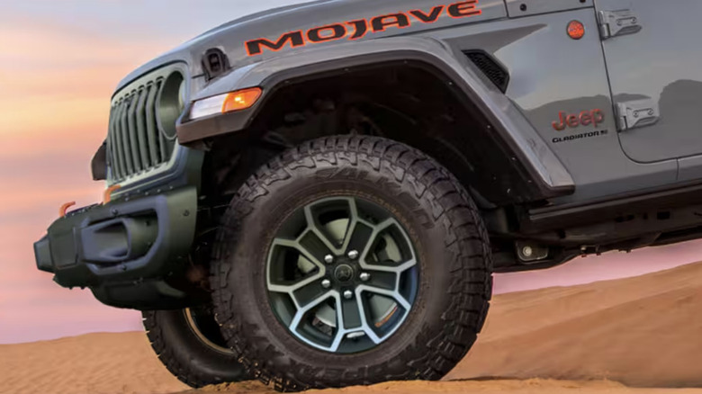 Close up of a Jeep Gladiator Mojave on a desert slope