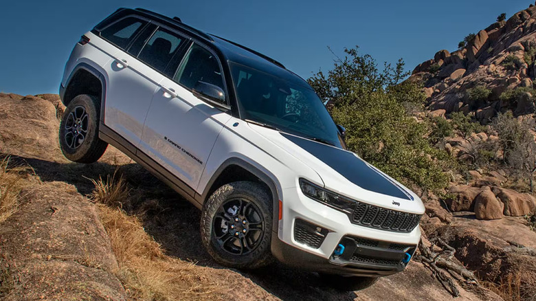 2024 Grand Cherokee on rocks