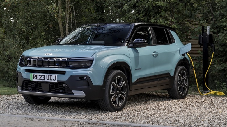 Jeep Avenger EV charging