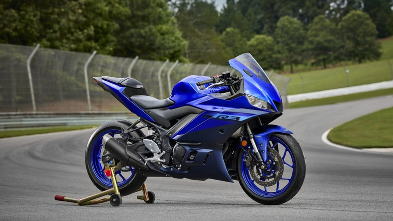 Yamaha YZF-R3 parked track