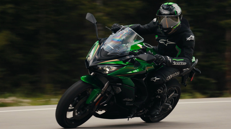 A 2025 Kawasaki Ninja 1100 SX races down the highway