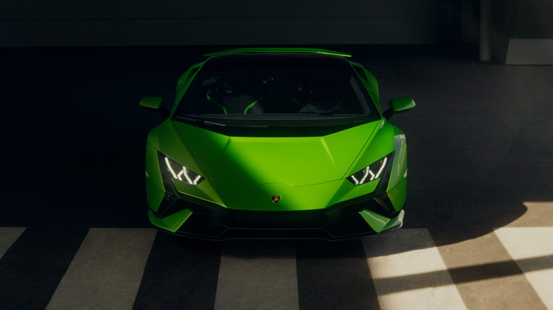 Lamborghini Huracan Tecnica front styling