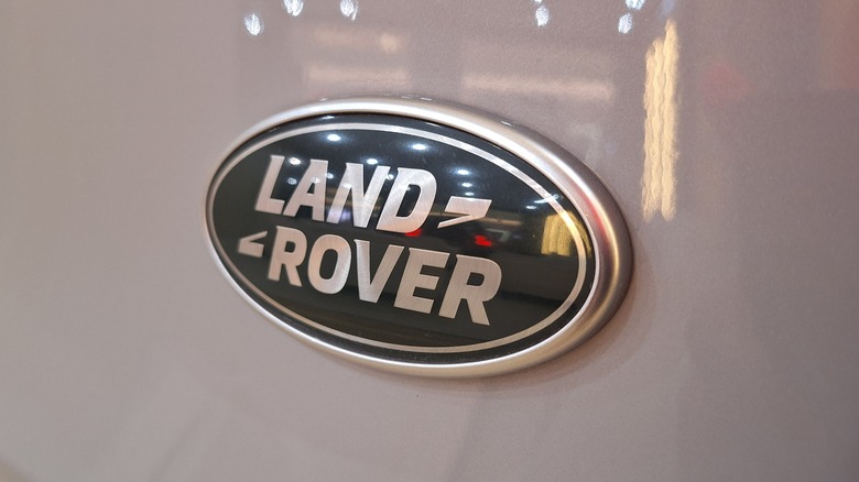 Land Rover logo badge