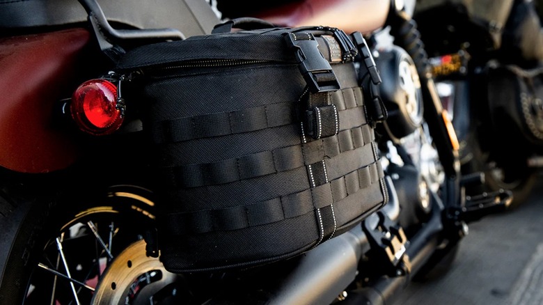 Nylon motorcycle saddlebag