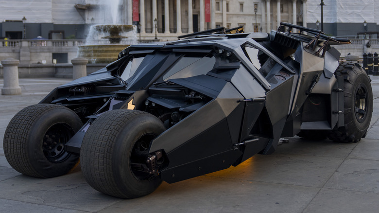 batman begins tumbler batmobile original color