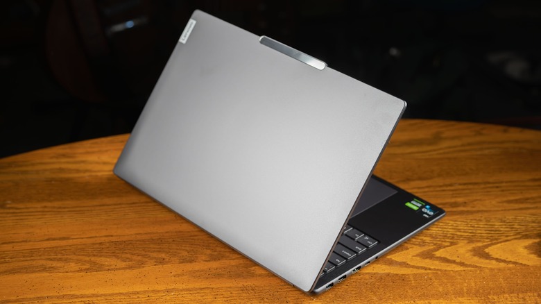 Lenovo Slim Pro 9i 16 (2023) open