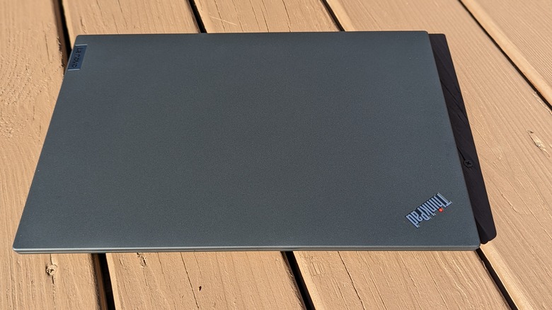 Lenovo ThinkPad T16 Gen 1 Lid Closed