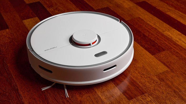 robot vacuum cleaner with LiDAR