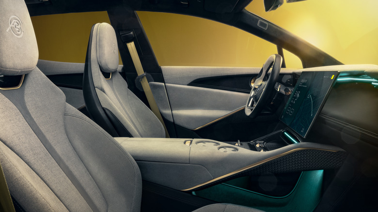 Lotus SUV Eletre interior