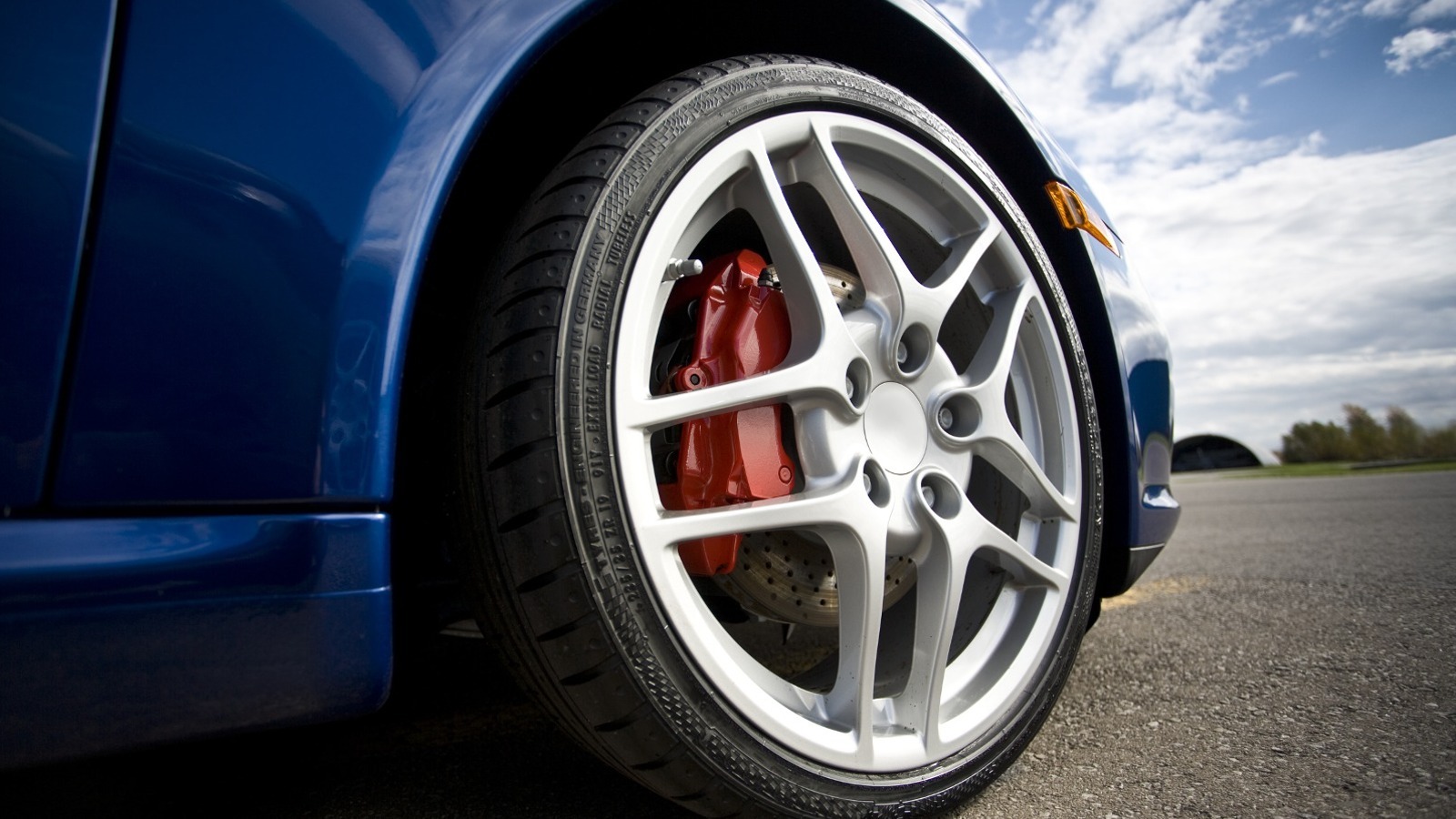 Low Profile Vs. Standard Tires: What’s The Difference?