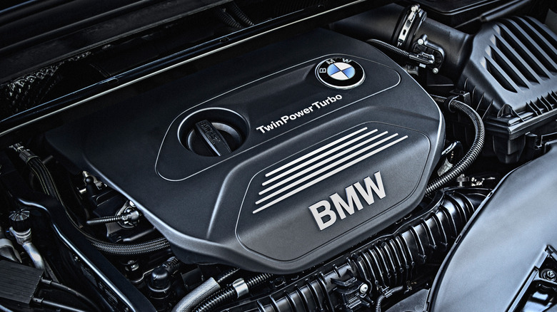 Transversally-mounted BMW B48 engine