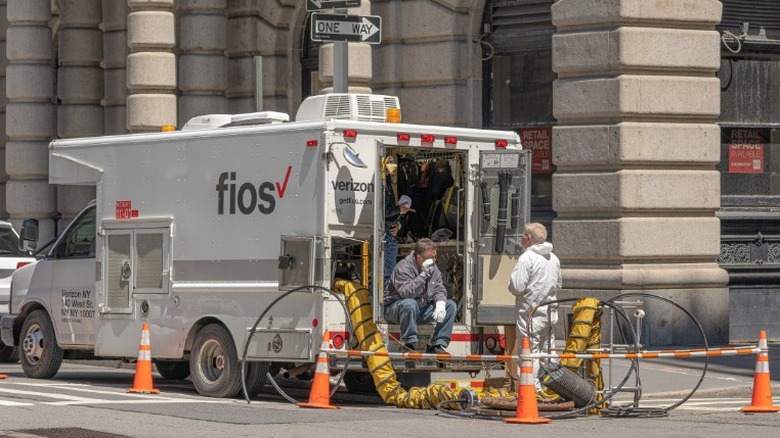 Verizon Fios work truck