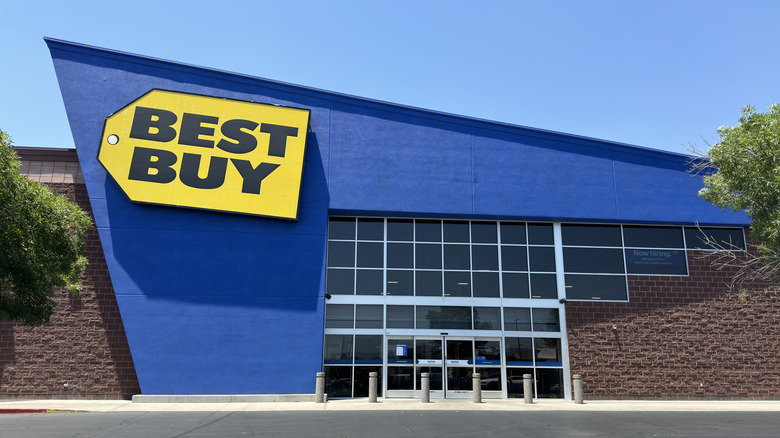 Best Buy storefront in Washington, Utah