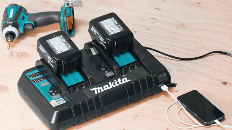 Makita Dual Port Rapid Optimum Charger Recharging Two Batteries