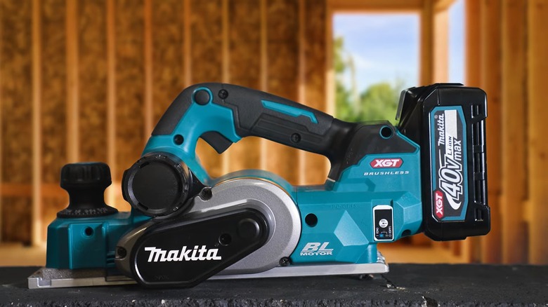 A Makita XGT Cordless Planer