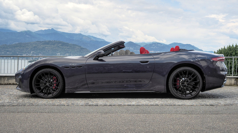 2024 Maserati GranCabrio Trofeo side profile