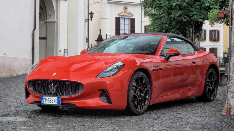 2025 Maserati GranCabrio Folgore roof up