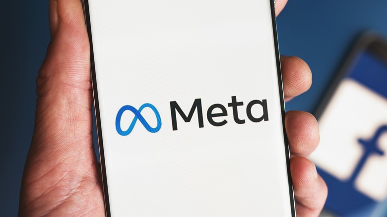Meta logo smartphone
