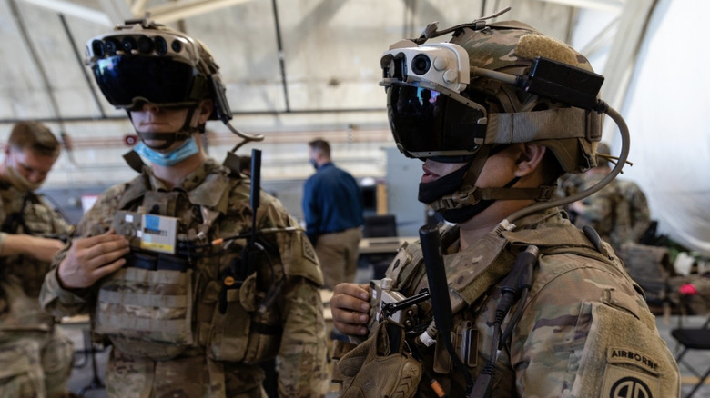 Army soldiers testing HoleLens