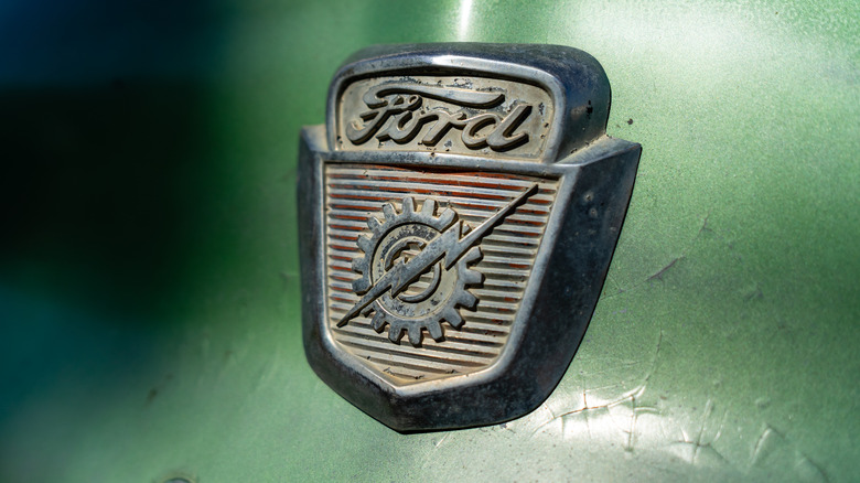 Ford 1953 logo close up