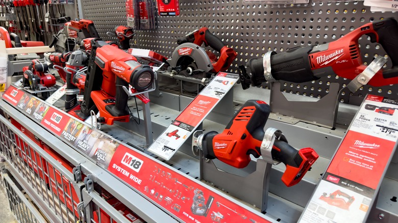 milwaukee tool display