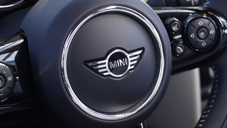 Mini steering wheel logo