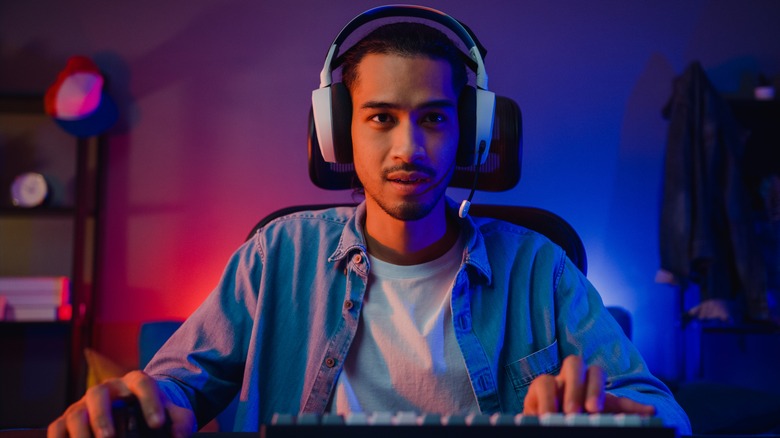 A competitive gamer using wireless headphones 