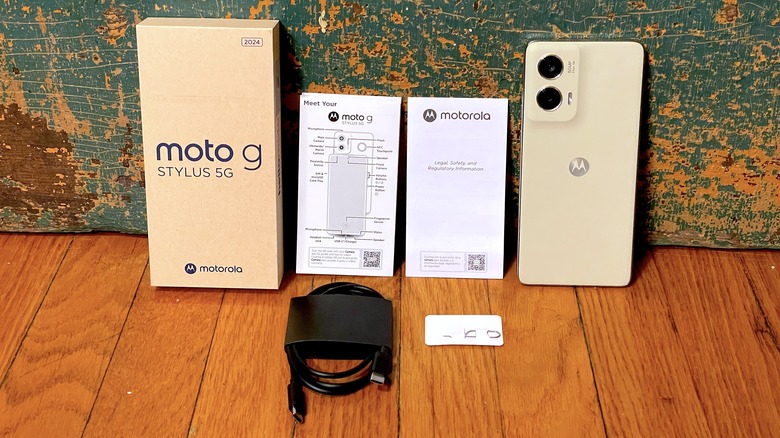 Moto G Stylus 5G box contents