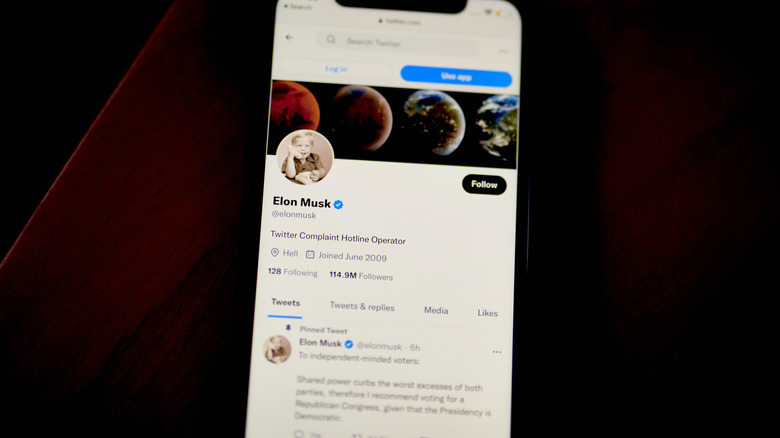 elon musk twitter smartphone dark background
