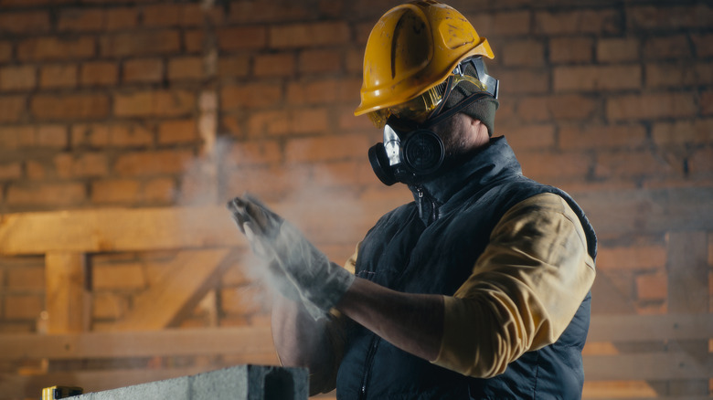 worker hardhat respirator