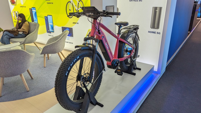 Orbic electric bike with 5G