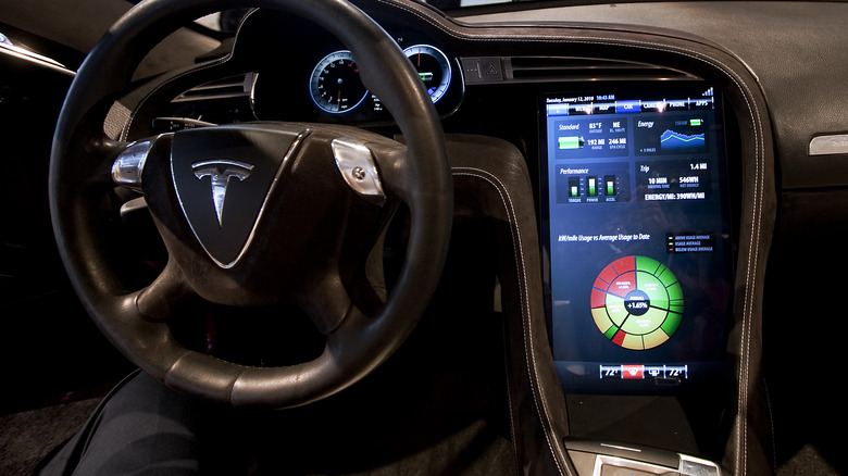 tesla steering wheel and screen