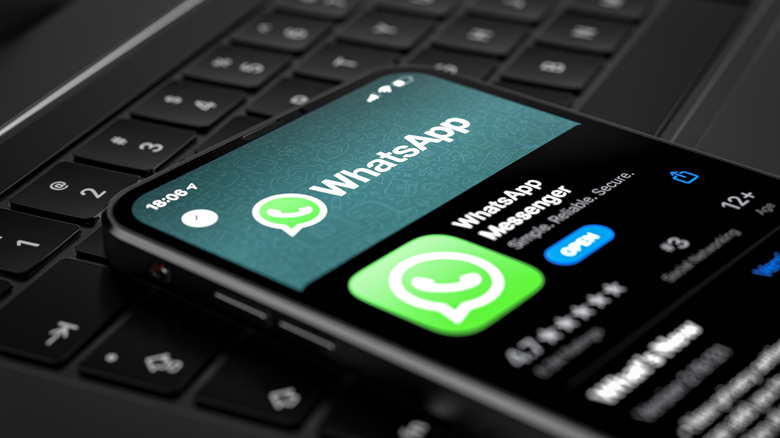 Whatsapp icon on a phone screen.