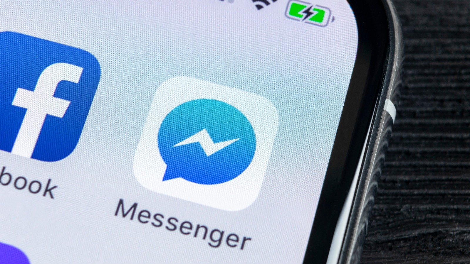 New Facebook Messenger Features Let You Ping Everyone Or Alert No One thumbnail