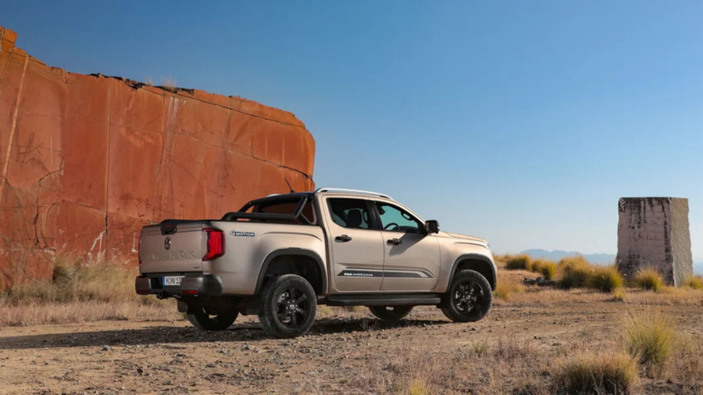 2022 Volkswagen Amarok back