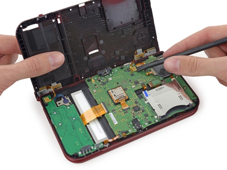 Nintendo 3DS XL 2015 Teardown: Inside The Tiny Computer - SlashGear