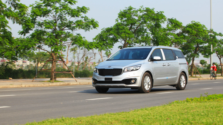 Kia Grand Sedona on the road