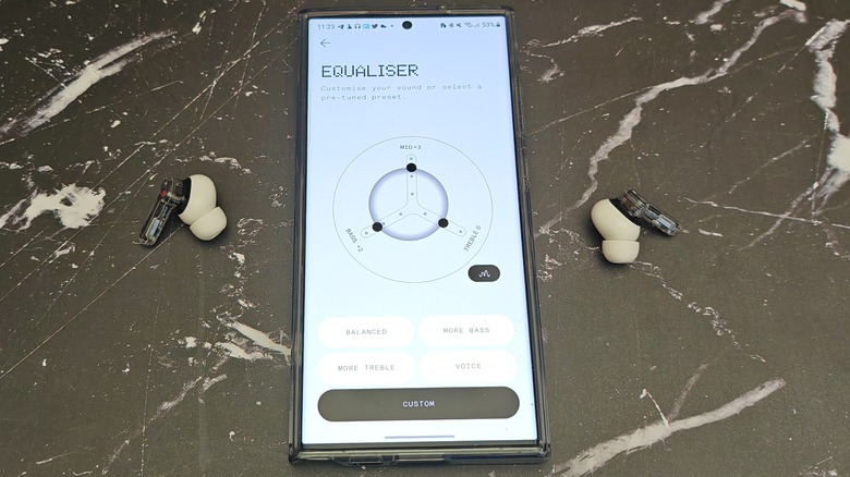 Nothing Ear (2) Earbuds and app