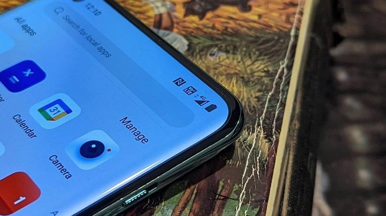 OnePlus 10 Pro 5G screen up close