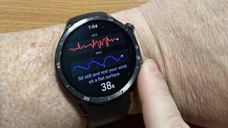 Man wearing the OnePlus Watch 3 and running a health check