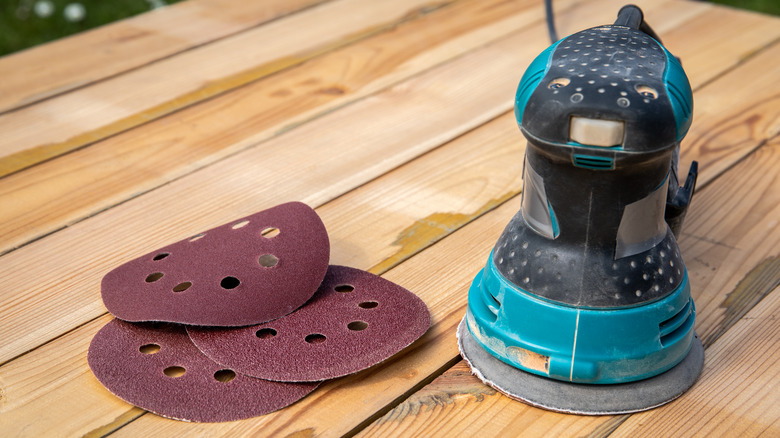 random orbital sander with sandpaper